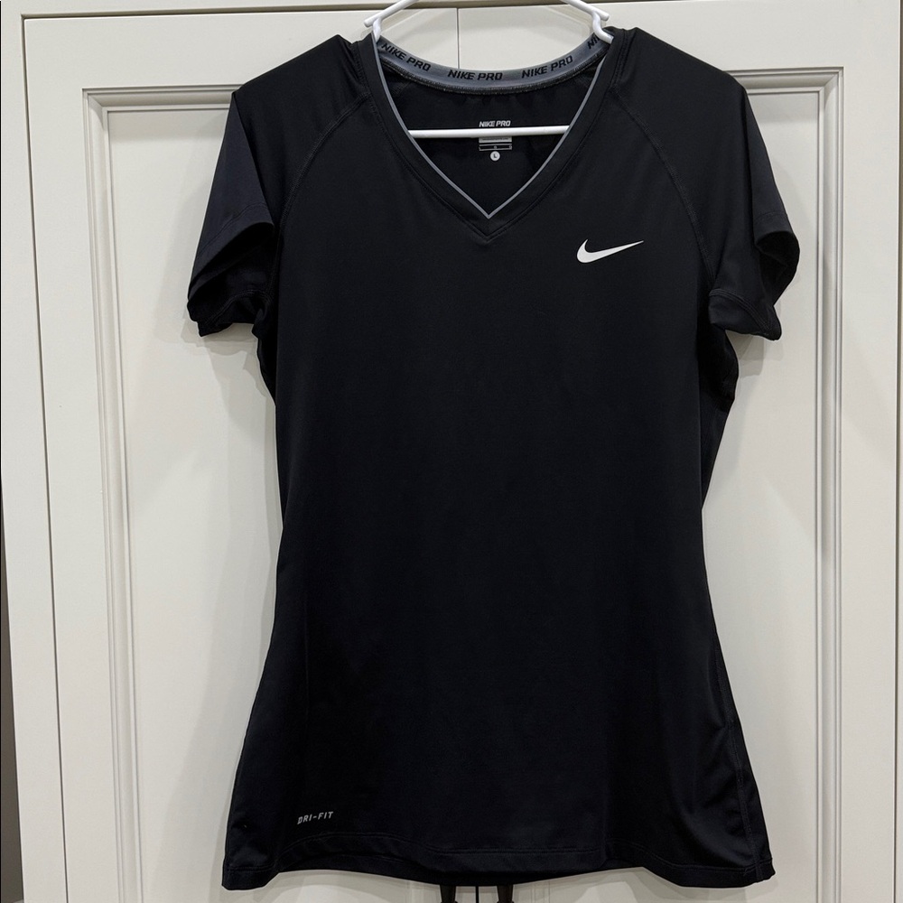 Nike Pro Dri-Fit V-Neck Short Sleeve T-Shirt. Black activewear. Large